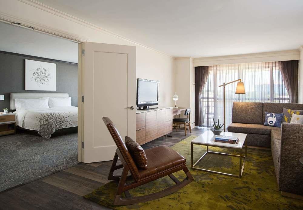 Renaissance Raleigh North Hills Hotel Екстер'єр фото