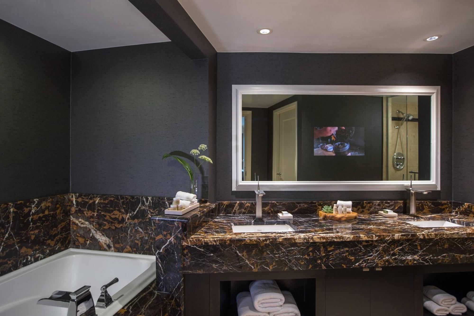 Renaissance Raleigh North Hills Hotel Екстер'єр фото