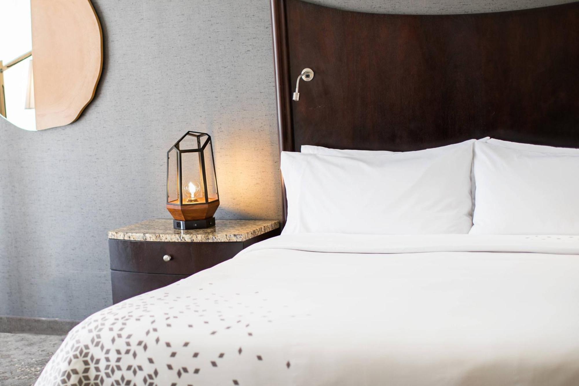 Renaissance Raleigh North Hills Hotel Екстер'єр фото